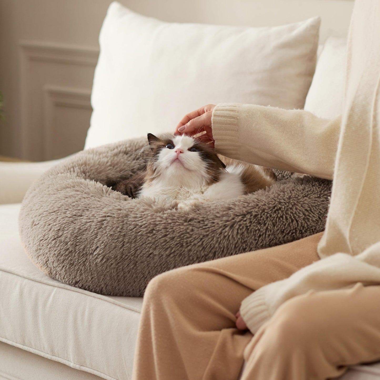 Pethouss Rundes Katzenbett Ø 50 cm – Waschbares Flauschbett für Katzen & kleine Hunde (Kamel)