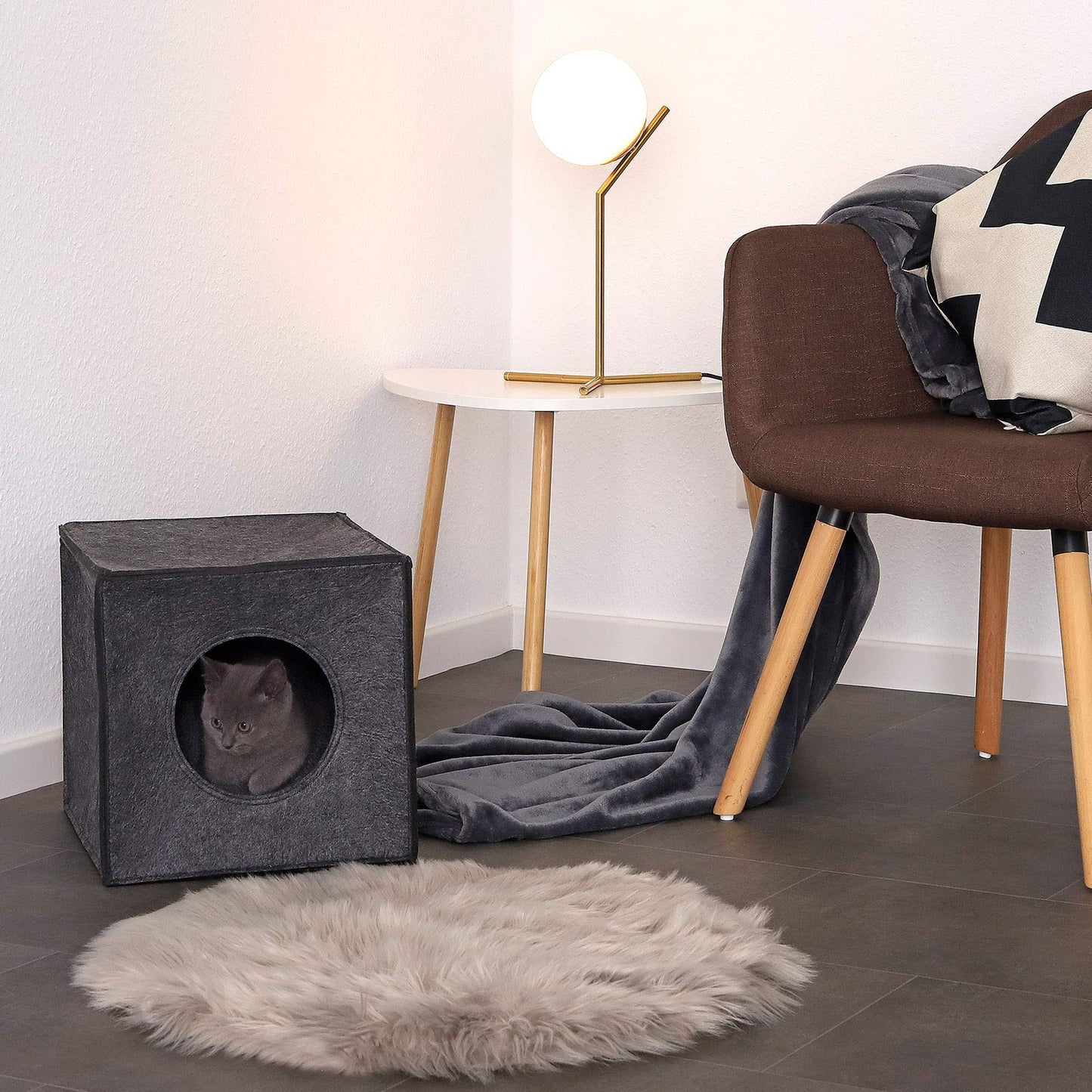 Pethouss Filz Katzenhöhle Würfel – Faltbares Katzenbett mit Liegekissen für Regale & Böden (Dunkelgrau)